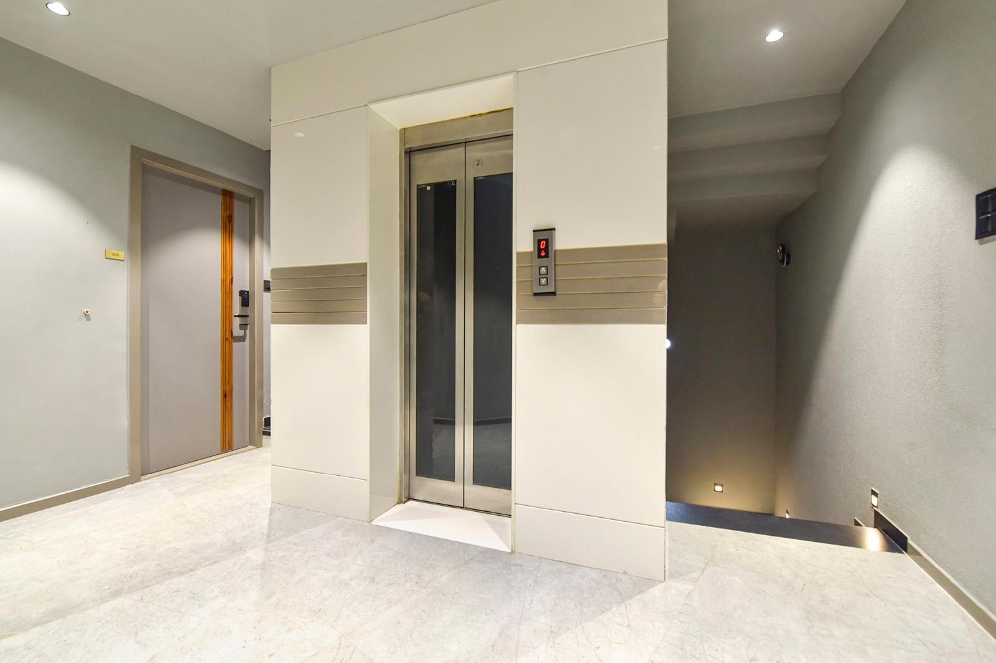 Fabhotel Prime The Grey Circle 3*