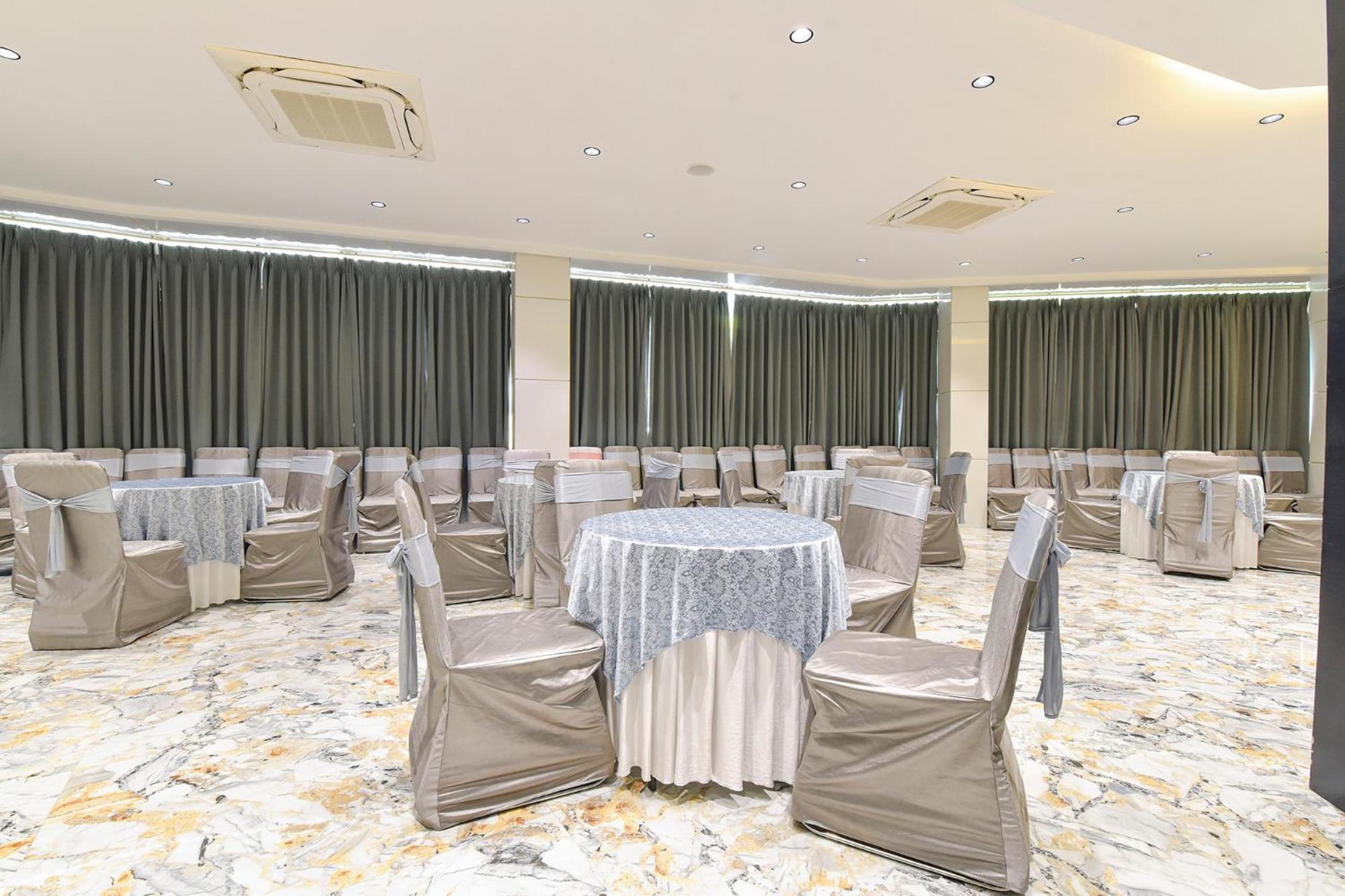 Fabhotel Prime The Grey Circle Indore