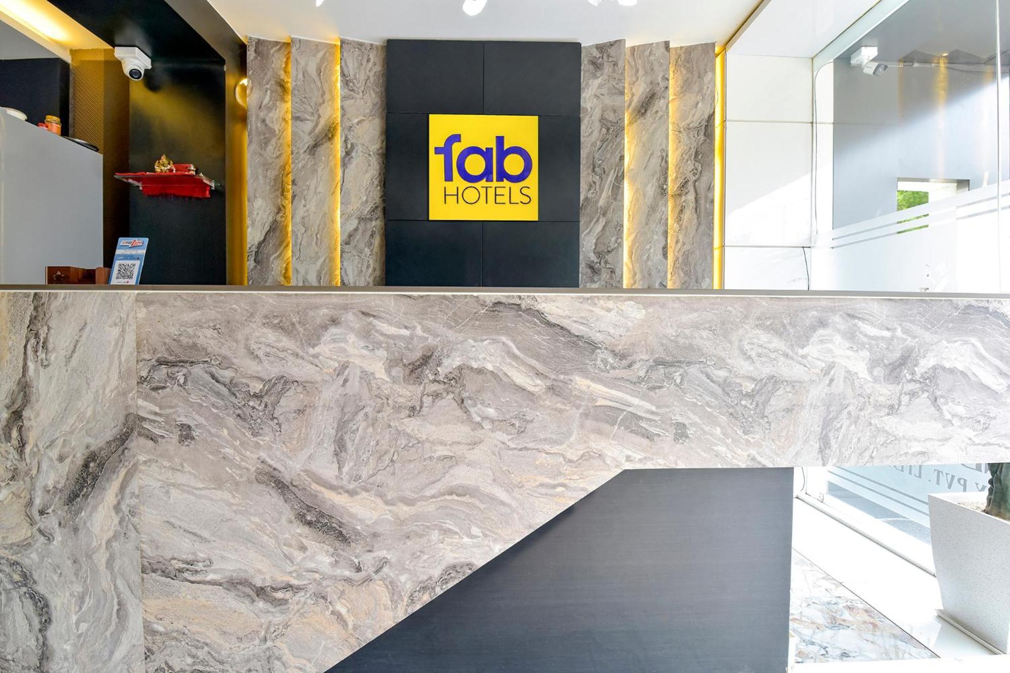 Fabhotel Prime The Grey Circle 3*